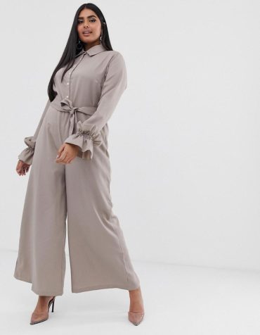 ASOS lance une gamme de mode modeste avec un modèle musulman exhibant des hijabs et des robes